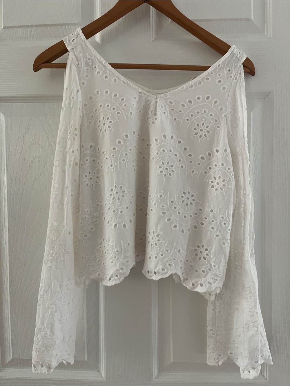 White eyelet Cold Shoulder Crop Top - Picture 5 of 5